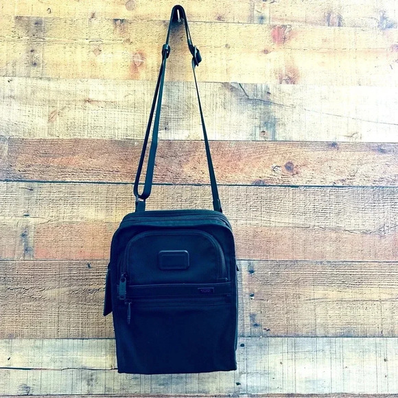 Tumi Alpha 2 FXT Black Organizer Travel Tote Shoulder Crossbody Bag - Picture 2 of 16